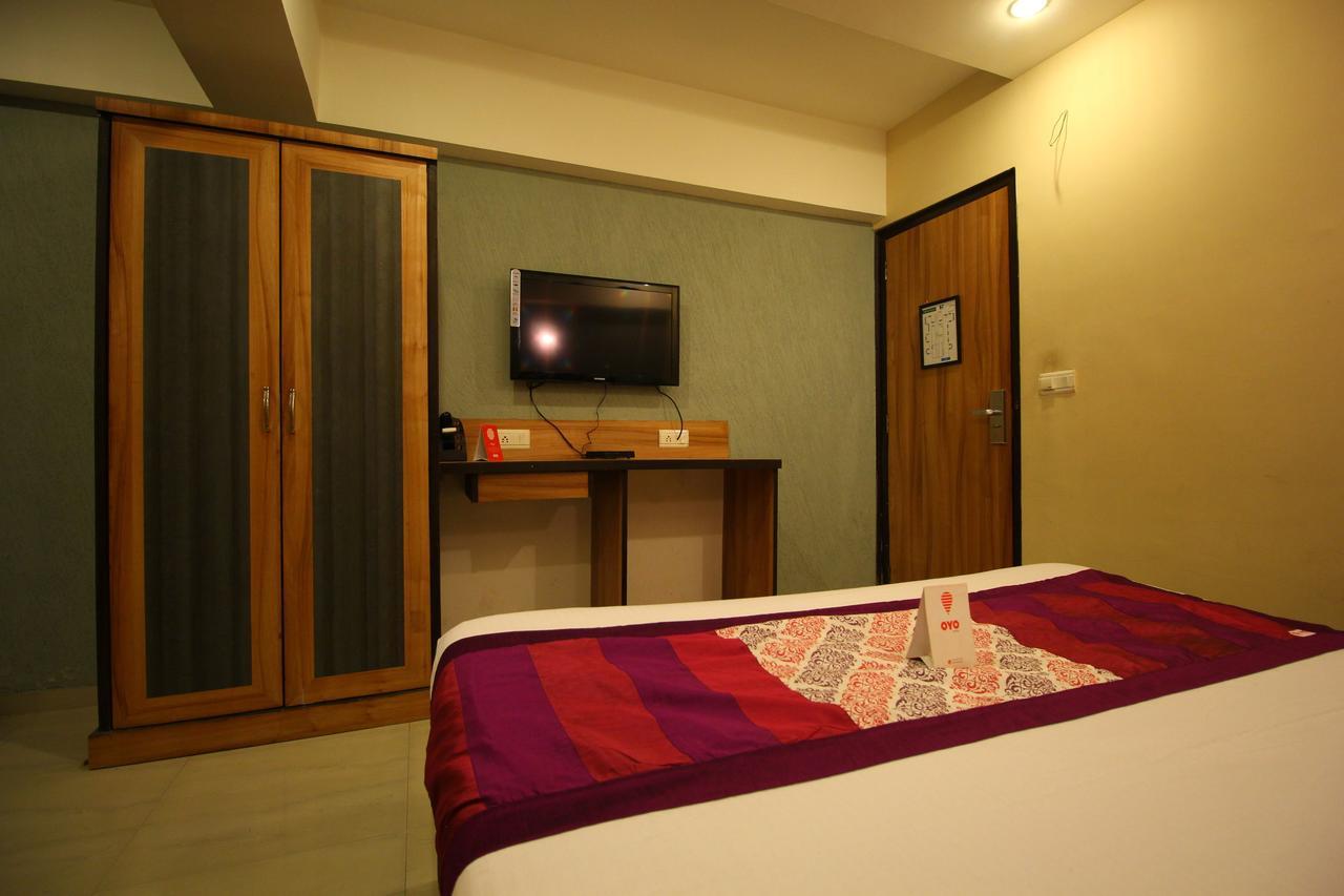 Oyo 8786 Hotel Maan Residency Ahmedabad Buitenkant foto