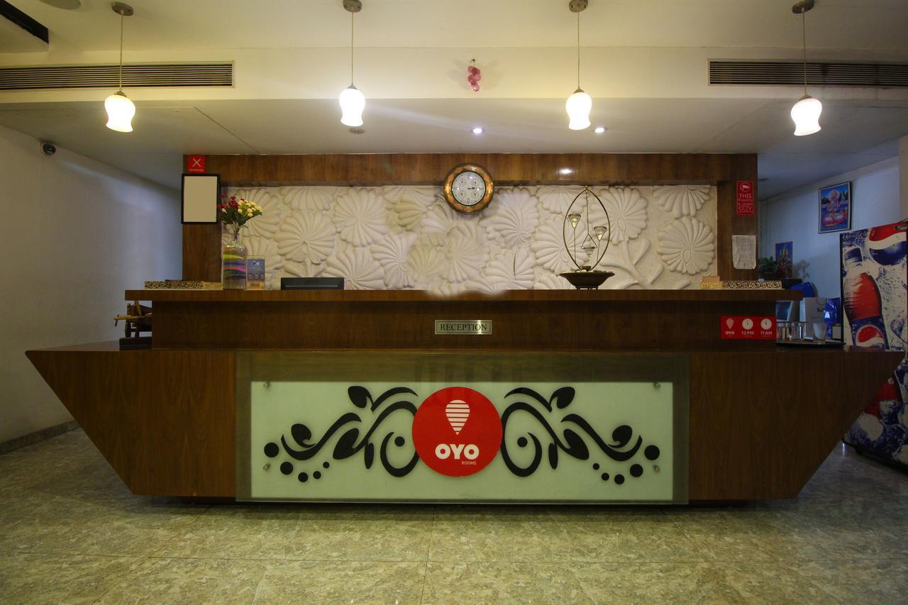 Oyo 8786 Hotel Maan Residency Ahmedabad Buitenkant foto