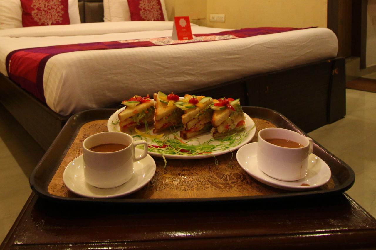 Oyo 8786 Hotel Maan Residency Ahmedabad Buitenkant foto