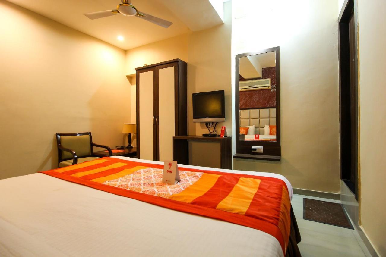 Oyo 8786 Hotel Maan Residency Ahmedabad Buitenkant foto