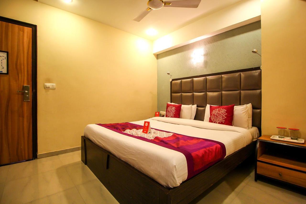 Oyo 8786 Hotel Maan Residency Ahmedabad Buitenkant foto